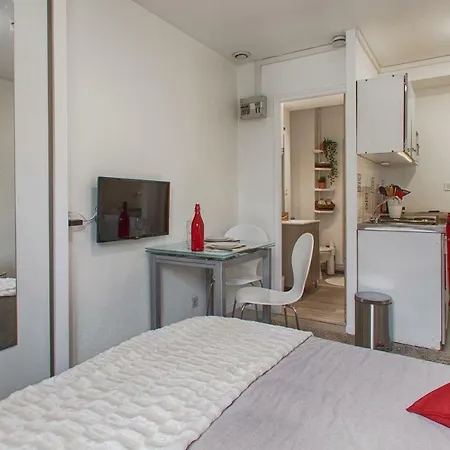 Cosy + Hyper-centre + Netflix *